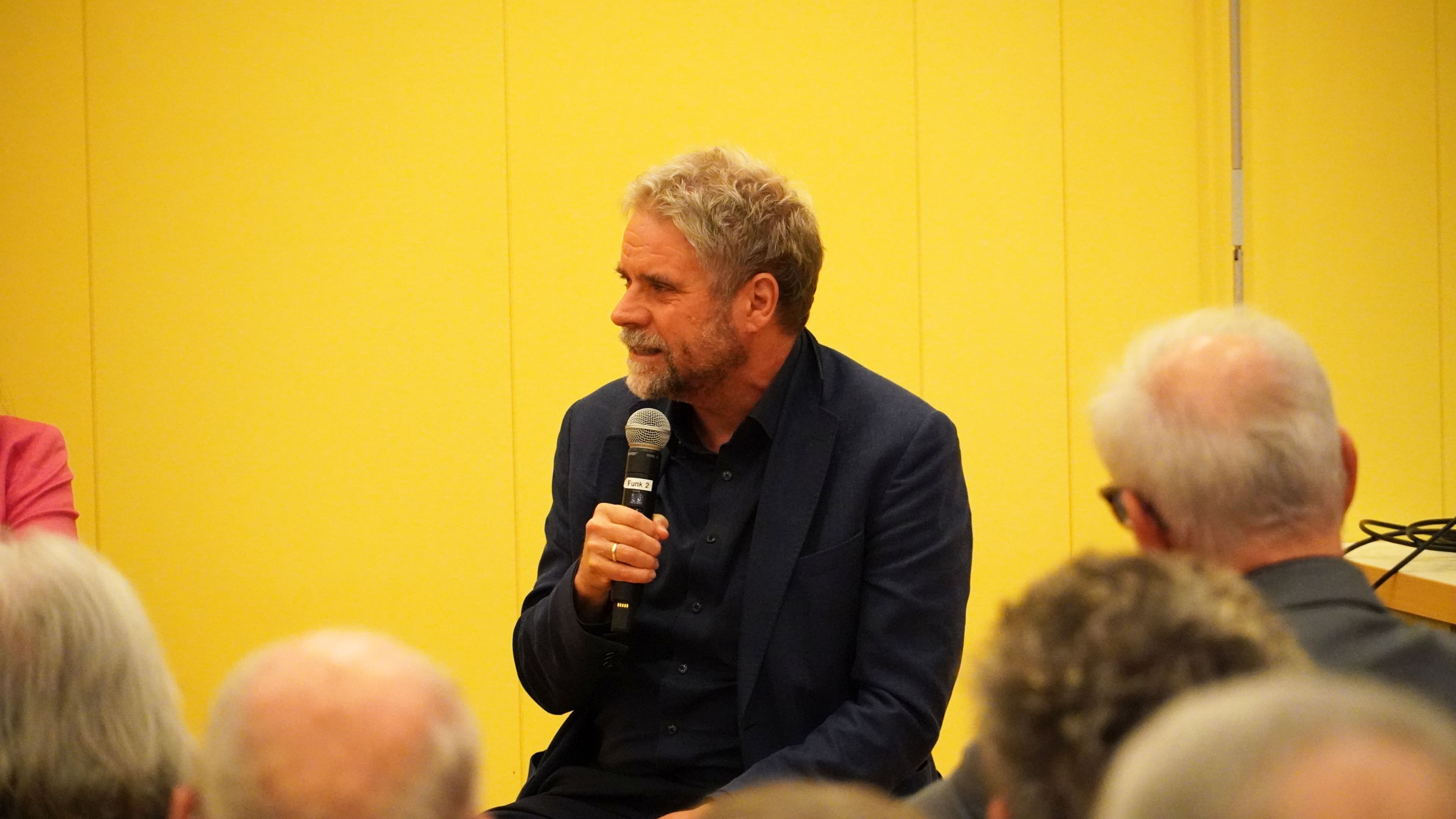 Martin Plümicke on stage at the Cannstatter Forum