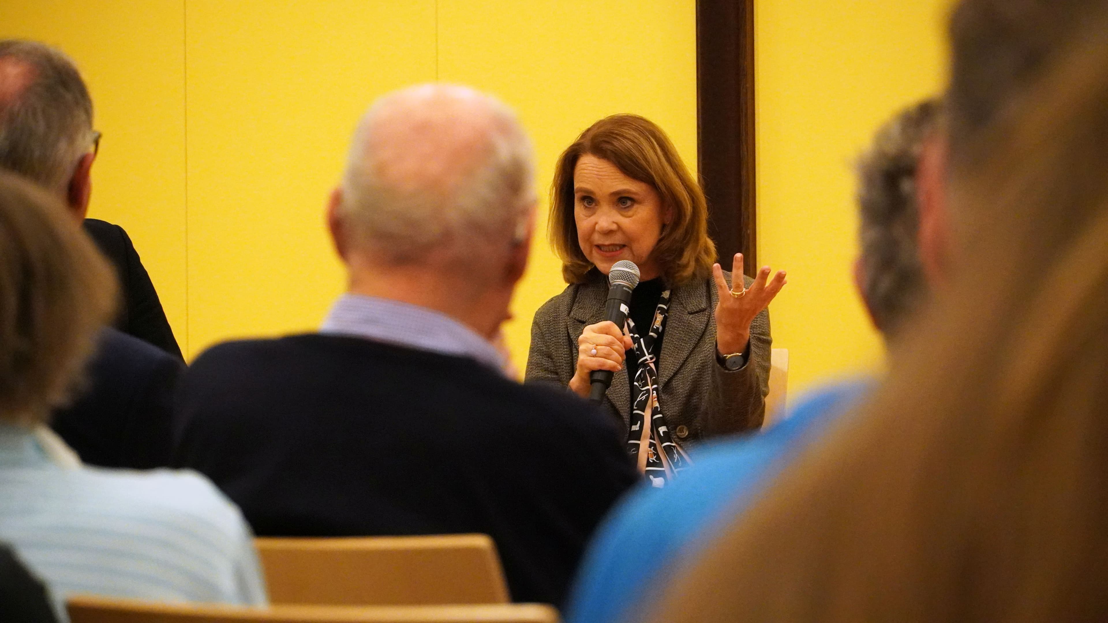 Petra Olschowski on stage at the Cannstatter Forums