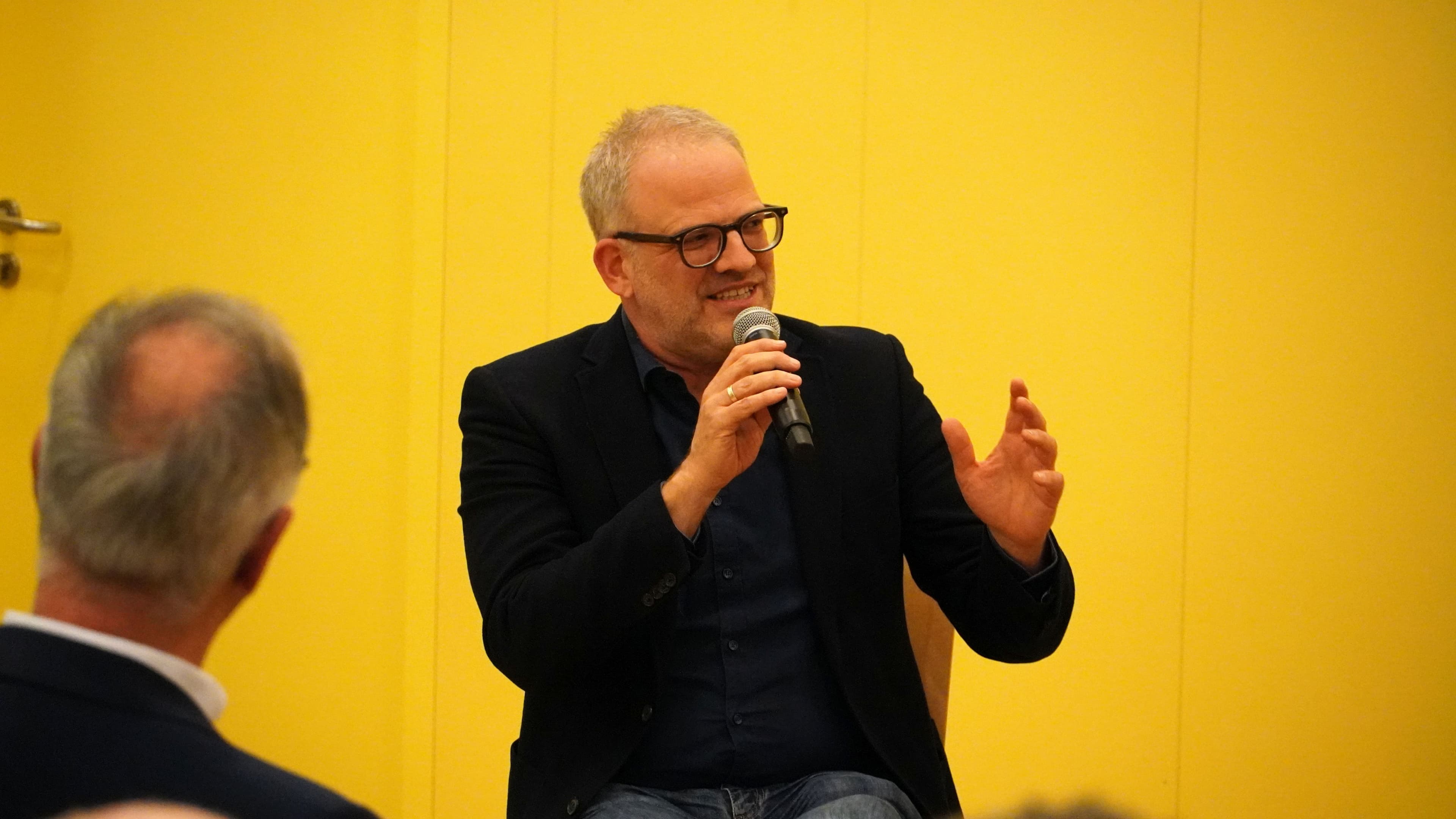 Martin Wendte on stage at the Cannstatter Forum